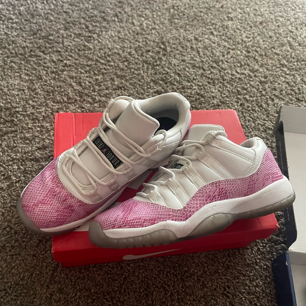 2013
Air Jordan 11 Retro Low GG 'Snake WOMENS 7, 5.5Y